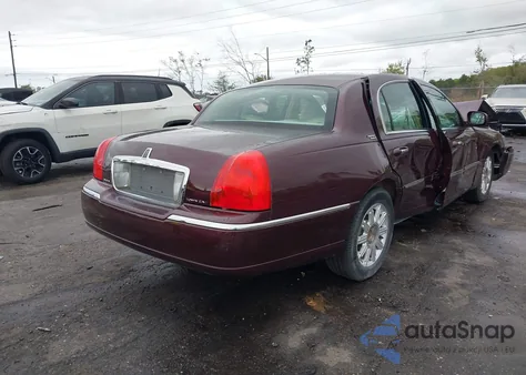 2007 Lincoln Town Car Signature Limited from USA, damaged, VIN 1LNHM82V57Y602415